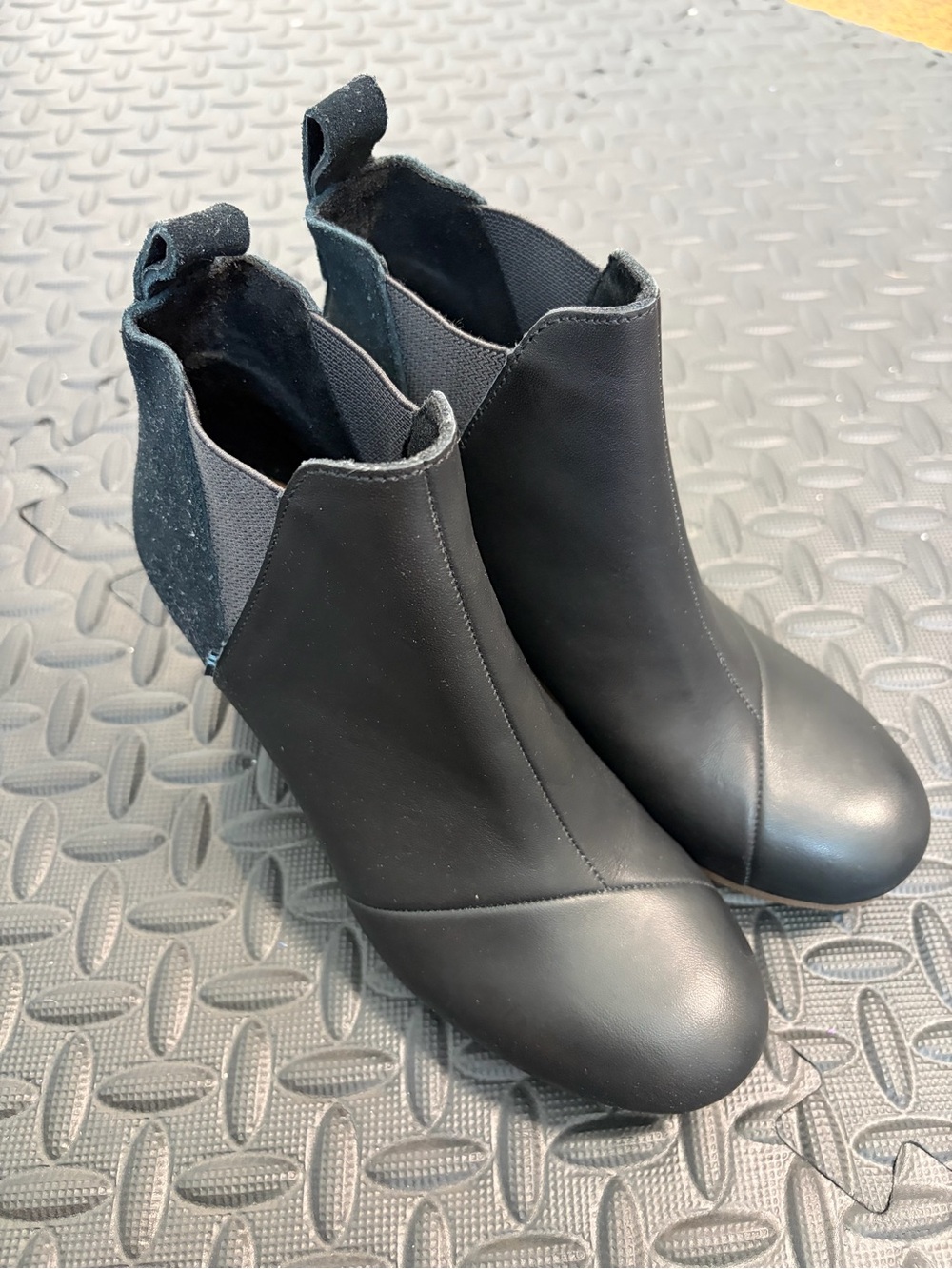 Toms Kelsey Wedge Bootie Black sz 7